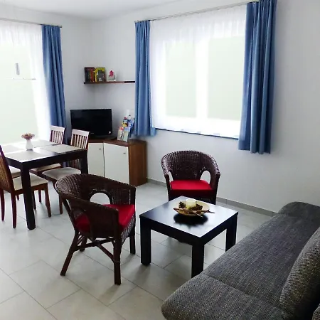 公寓 Alter Schulgarten 洛丁