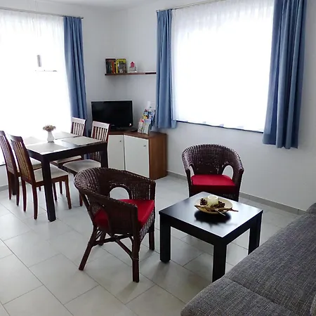 Alter Schulgarten * Loddin