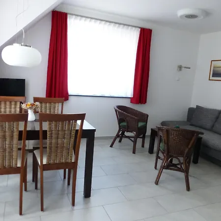 Alter Schulgarten * 洛丁